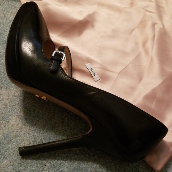 Prada heels - Picture 3 of 8